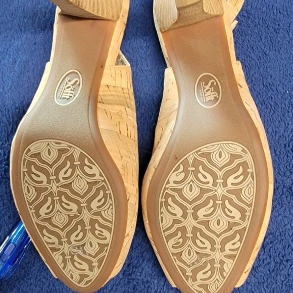 Sofft Tan Cork open toe shoe with a 2 in heal and Gold accents Size 6.5m - Picture 7 of 10